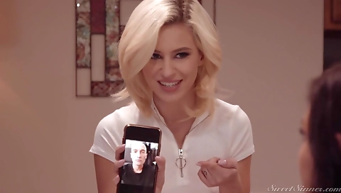 Hawt chick fucks in a hot tub