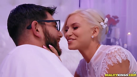 Married guy with her friend and libertines