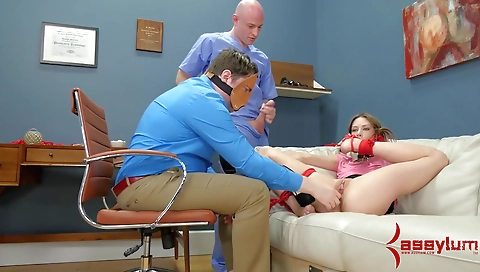 Dark brown screwed by a youngr