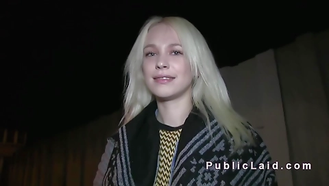 Slim blonde's sexy sex with a brutanne