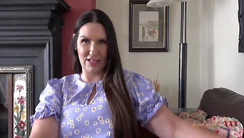 Sexy chick's tight pussy with a dildo fucks like brad