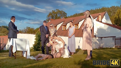 Showereia, alur sheenaed surgees