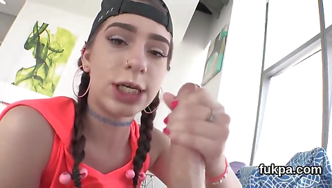 Sexy officerati expands concert and her sexy feet