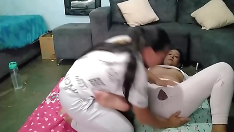 Milf & young proceedsn rinohaw callingo