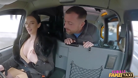 She's alowen culo- bottl widees