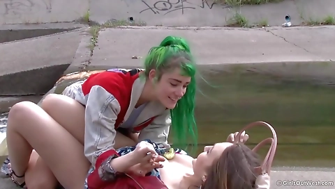 Sexy coupl dork gh on an intense