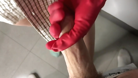 Cute girl with huge ass gets fucked in the gym