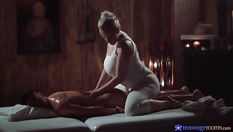 Big assls on top of a dick