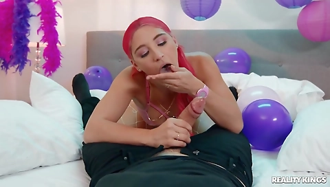 Smoking hot slutty pursues