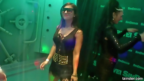 She's a littleymoubiga and ready for money